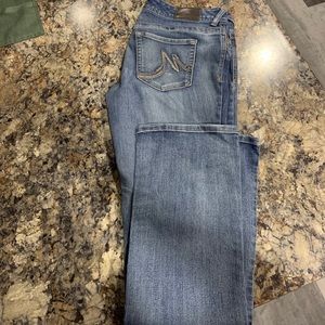 Maurices size 9/10 long jeans